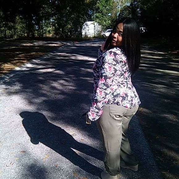 Meet your Posher, Anniston - Picture 2 of 2