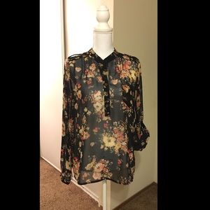 ❌SOLD❌Floral printed blouse.