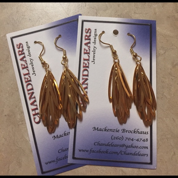 GOLD DANGLE EARRINGS - Picture 1 of 1