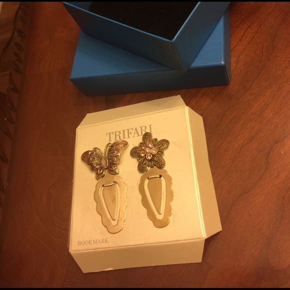Two TRIFARI Butterfly & Flower 🌺 Gold Bookmarks - Picture 1 of 4
