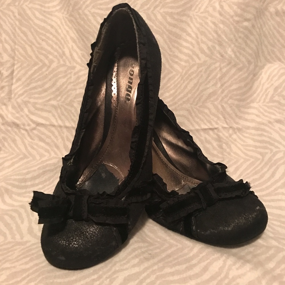 black heels w/ ribbon bow