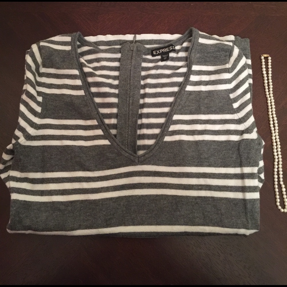Fitted Grey and White Sweater