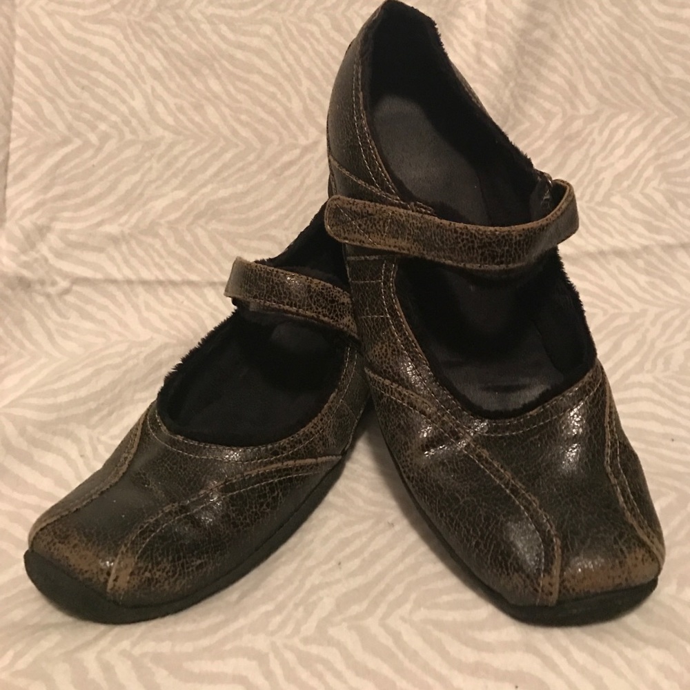 🎁 GIFTED 🎁 Nine West fleece-lined hidden wedges