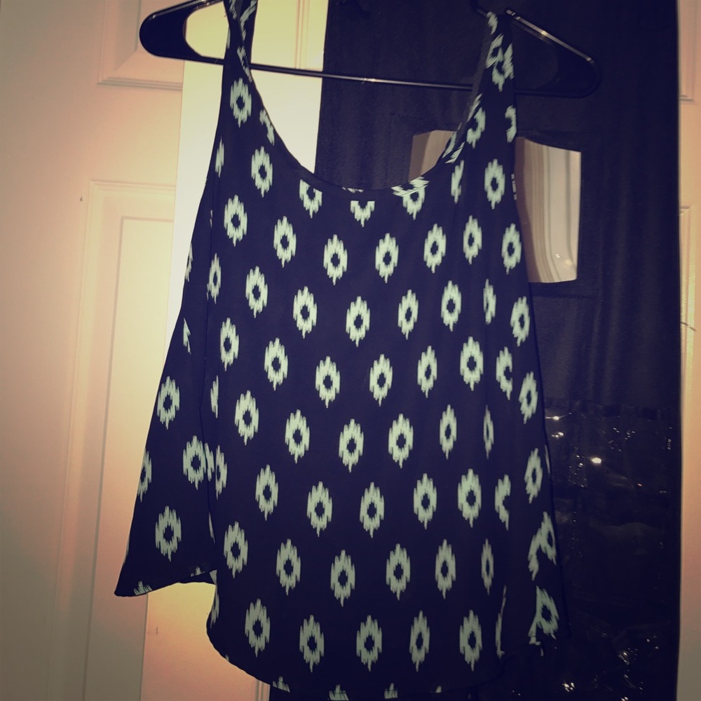 Tank top with a bow.