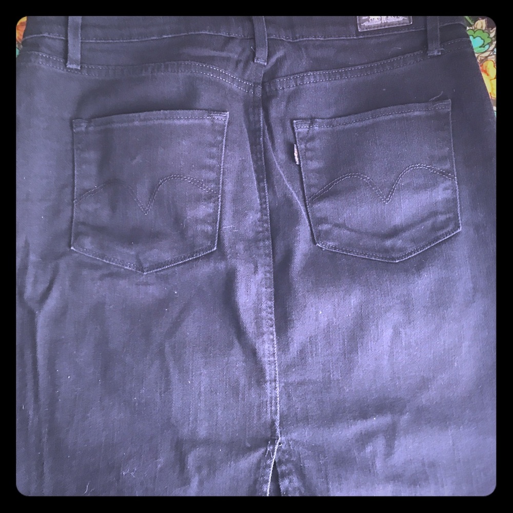 Black Levi's pencil skirt