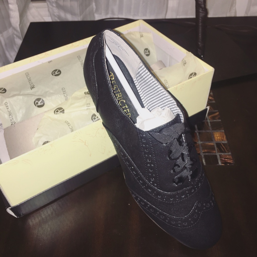 Black Oxford Style Shoe