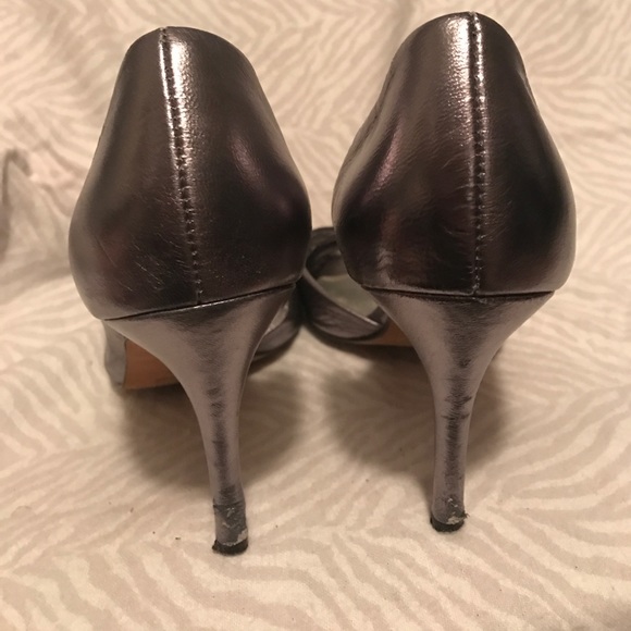 🎁 GIFTED 🎁metallic silver leather peep-toe heels - Picture 3 of 4
