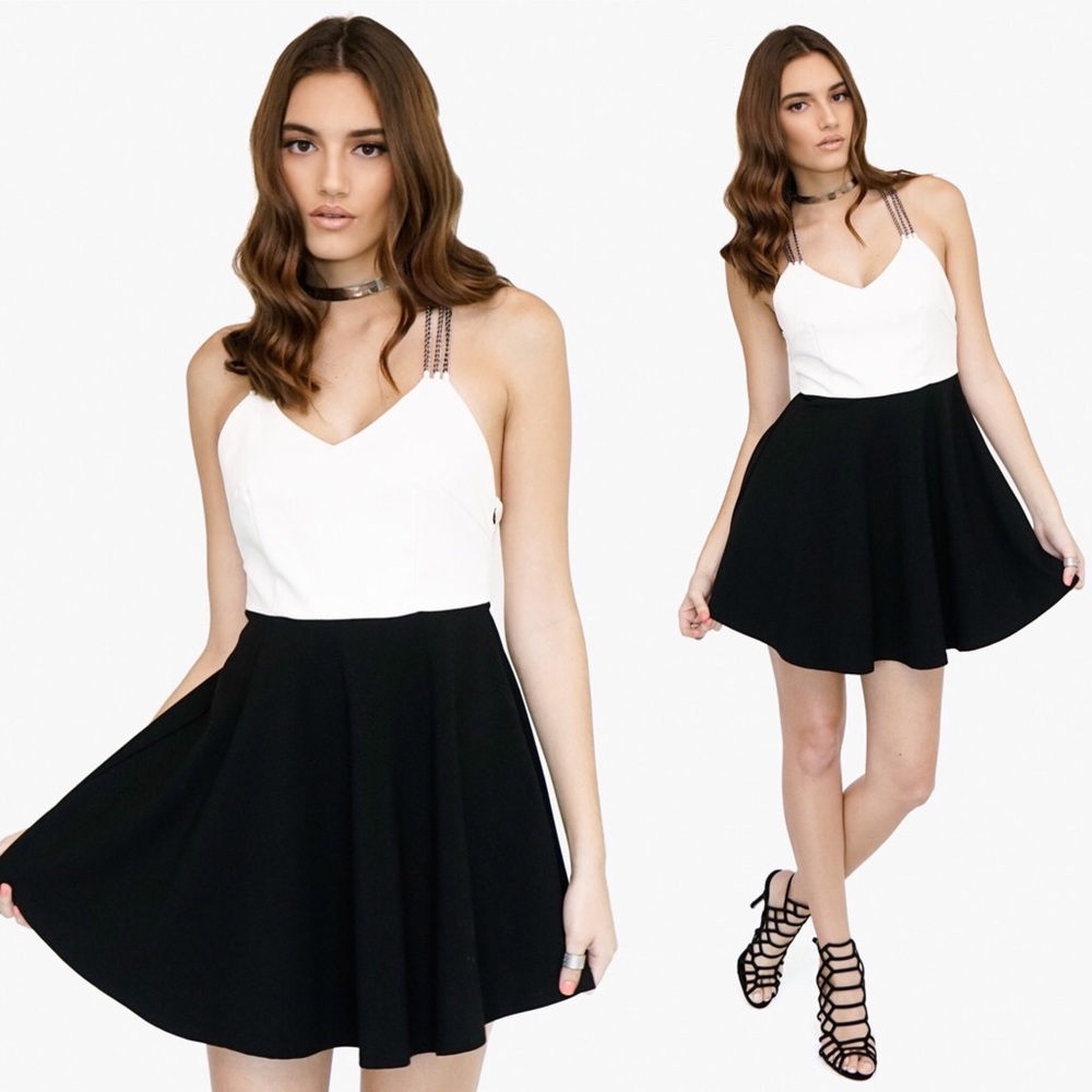 •Sale• Chain Strap Color Block Dress - Picture 2 of 4