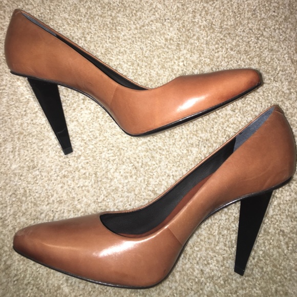 brown pumps size 10