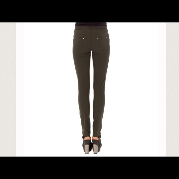 💋💋Olive Textured Stretch Leggings - Picture 2 of 2