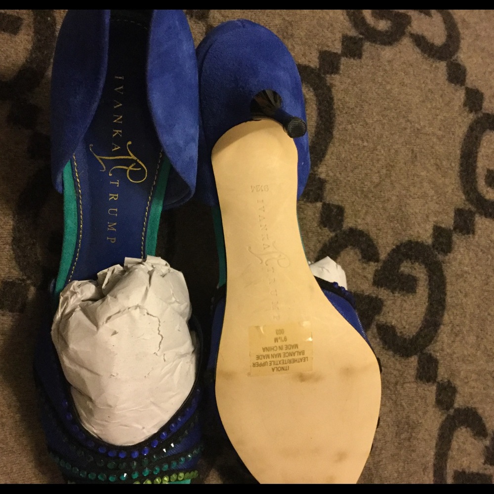 DESIGNER PUMPS