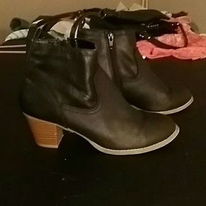 Black old navy booties