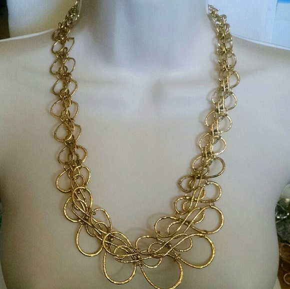 Jewelry - Beautiful unique gold tone antique-like necklace