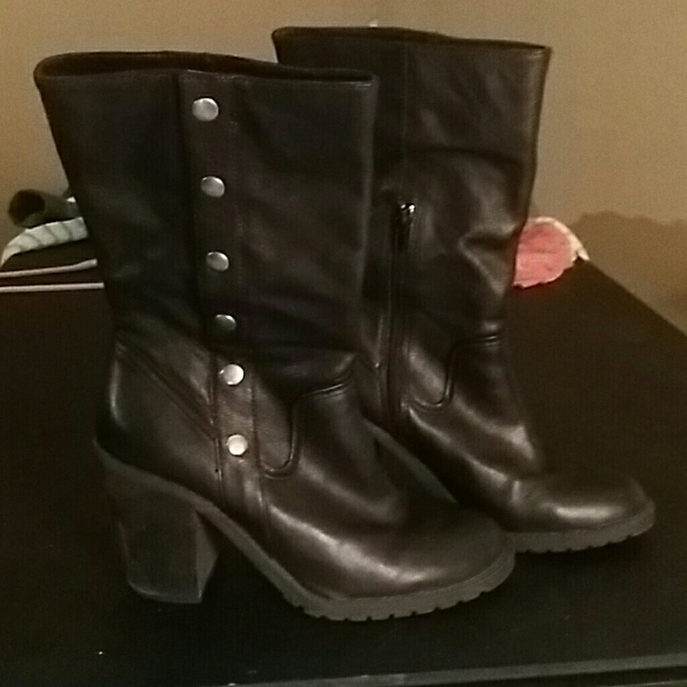 Black leather boots w silver buttons/studs