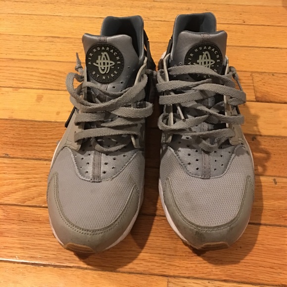 Nike Air Huarache Sneakers - Picture 2 of 5