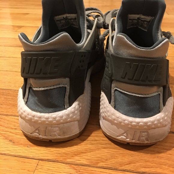 Nike Air Huarache Sneakers - Picture 4 of 5