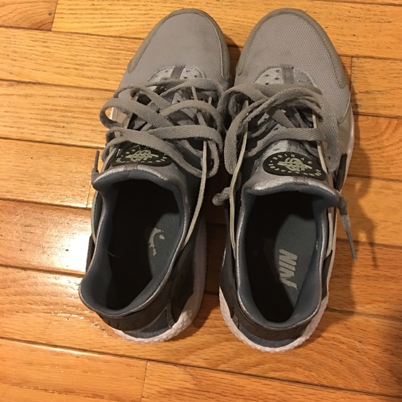 Nike Air Huarache Sneakers - Picture 5 of 5