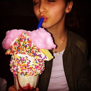 Meet your Posher, Ella