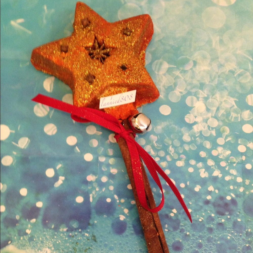 Lush MAGIC OF CHRISTMAS REUSABLE BUBBLE WAND