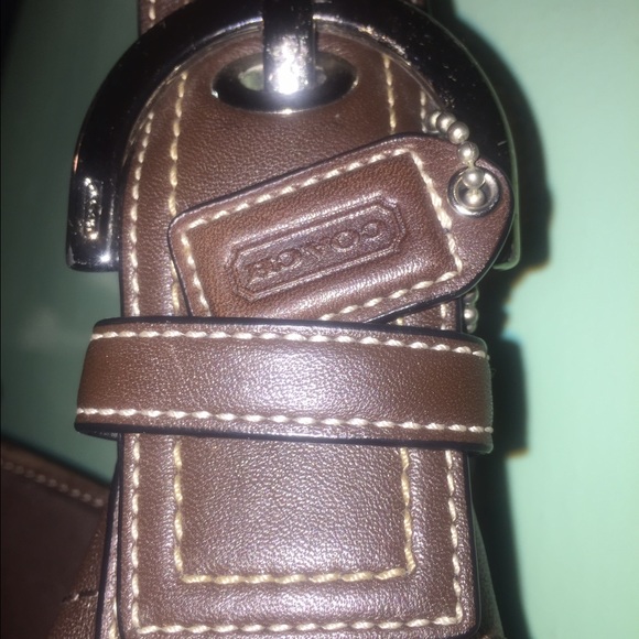 Brown leather coach hobo shoulder bag. - Picture 2 of 4
