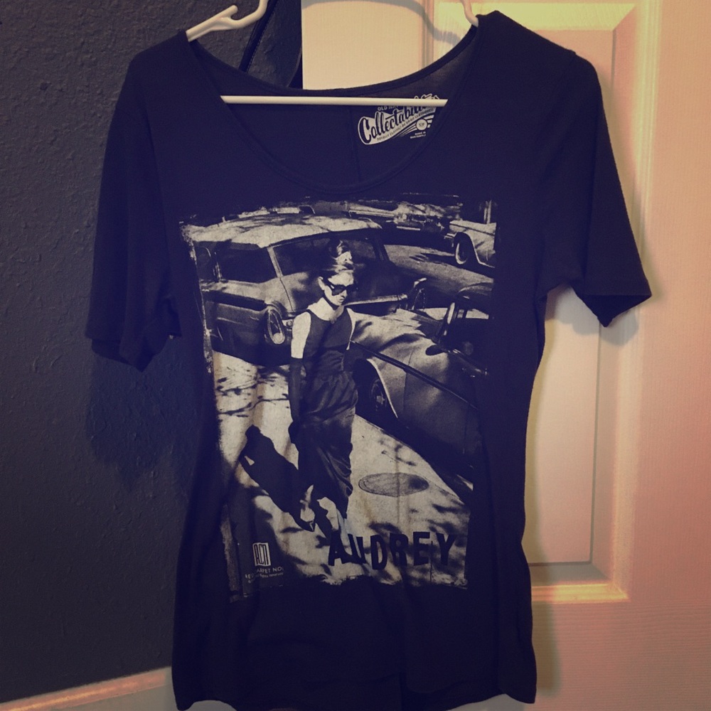 Audrey heffiner old navy shirt🌺