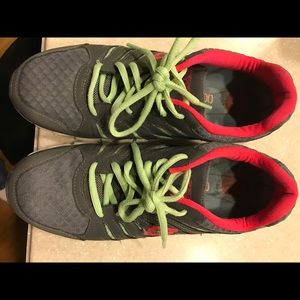 Women's walking shoes