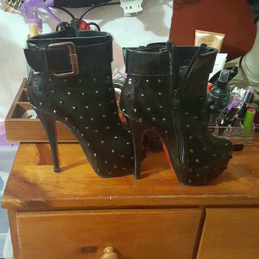 Ankle booties