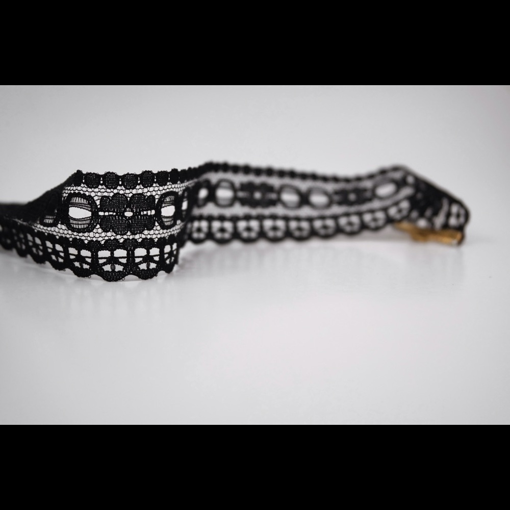Black lace choker