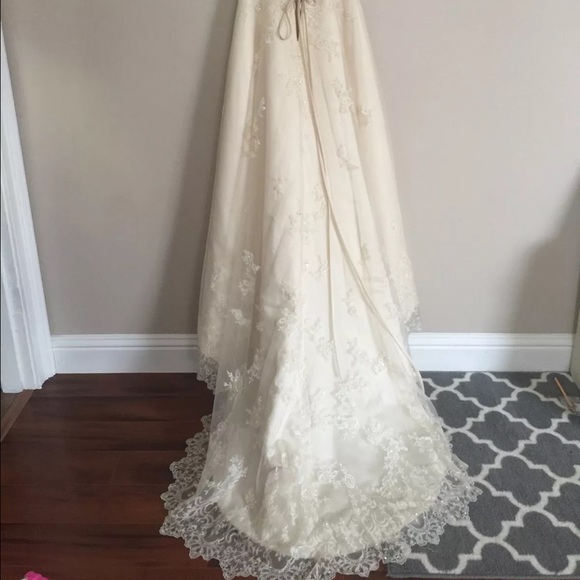 Maggie Sottero Wedding Gown, ivory size 0 - Picture 4 of 4