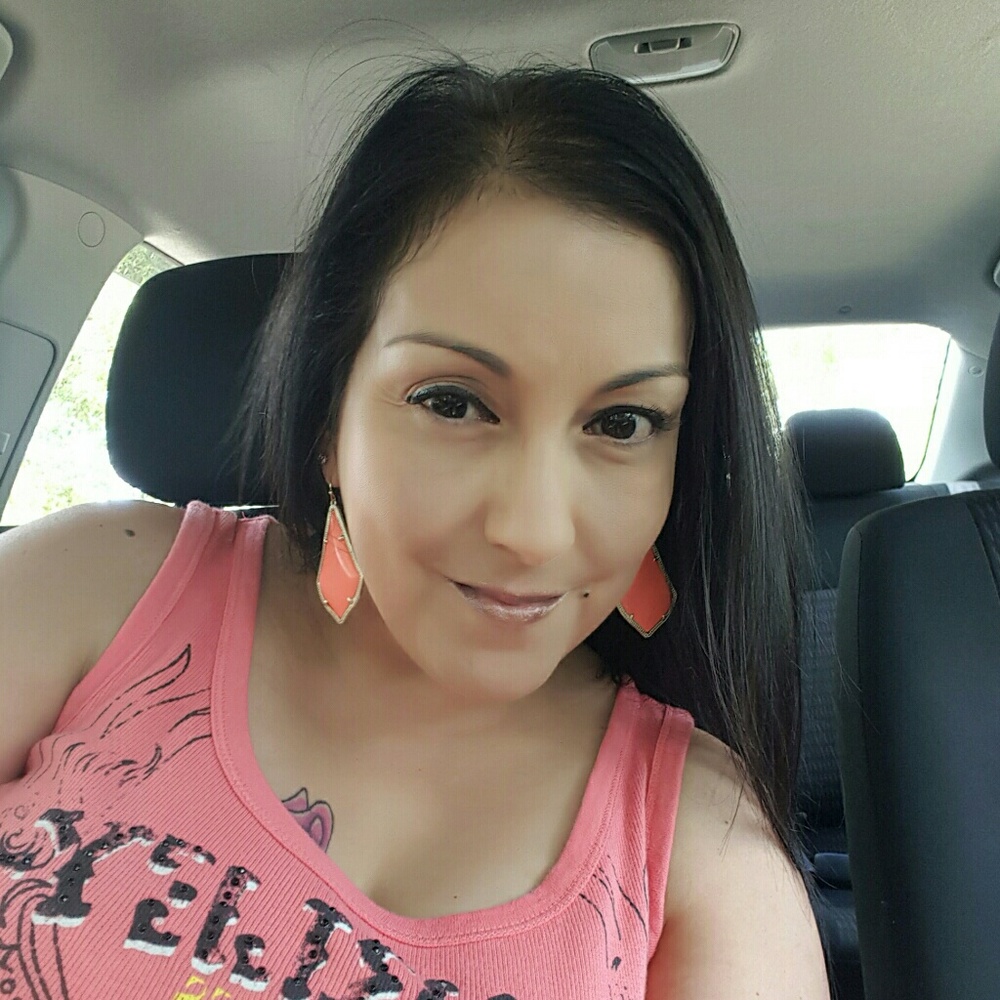 Meet your Posher, Claudia