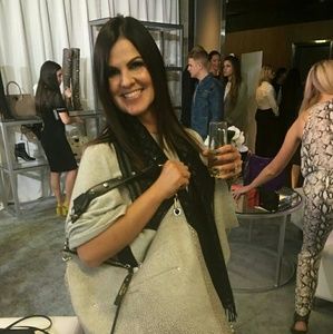 Meet your Posher, Mari