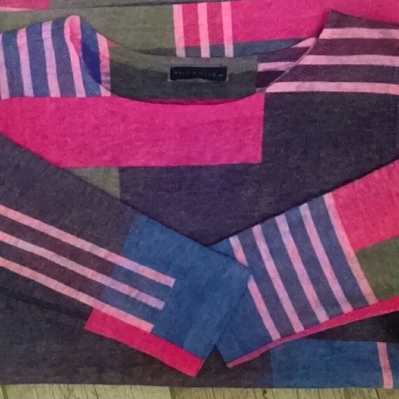 Nally & Millie Abstract Lightweight Tunic Sweater - Picture 3 of 4