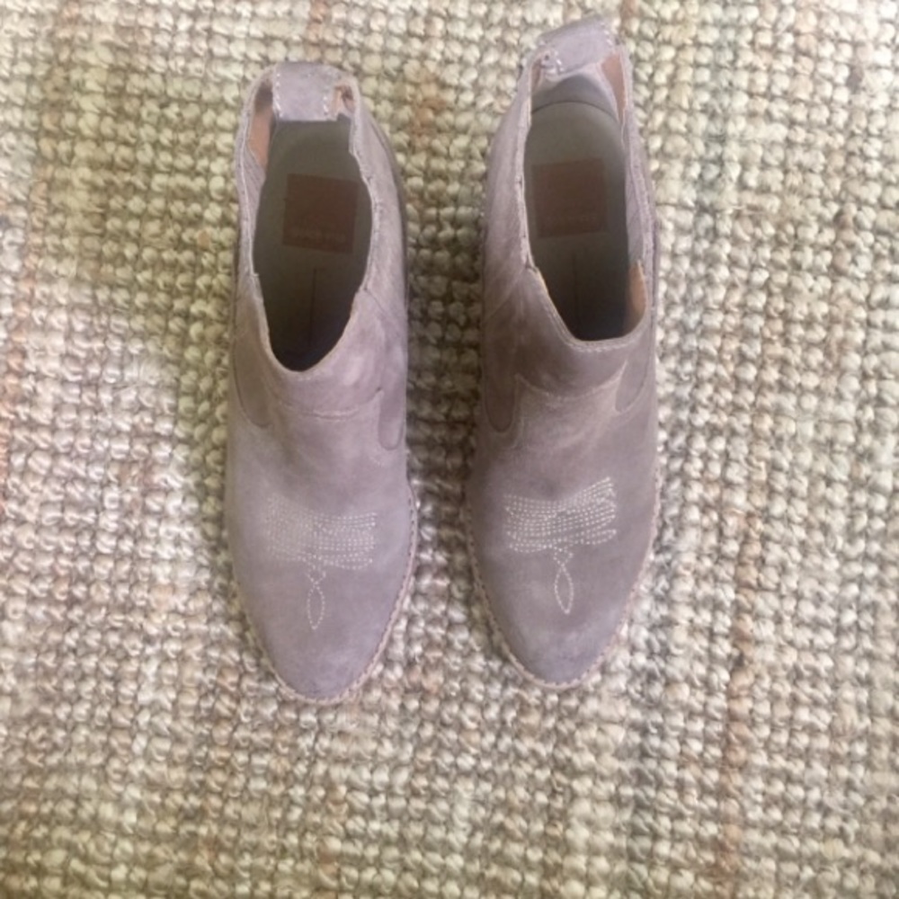 Dolce Vita NWOT Tan Jones Chelsea Boot Suede💕