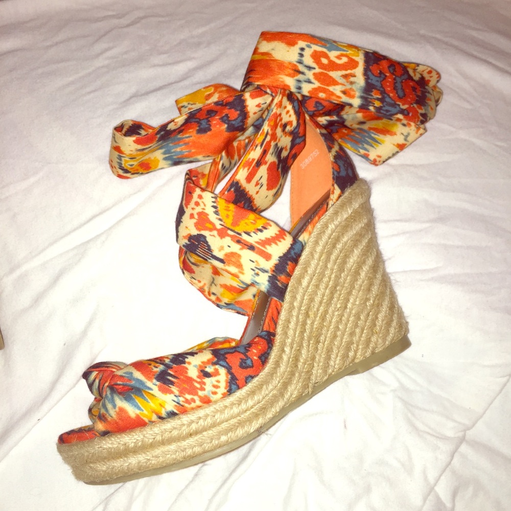 Patterned Wedges with Ribbons - Picture 2 of 2