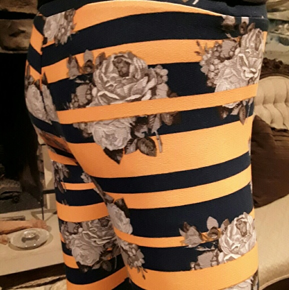 Lularoe Unicorn Rare flower leggings - Picture 2 of 4