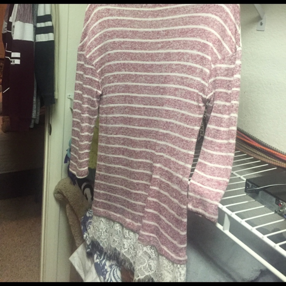 Long sleeve, longer shirt - Picture 2 of 3