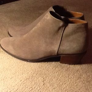 Crown vintage brand suede new tan booties
