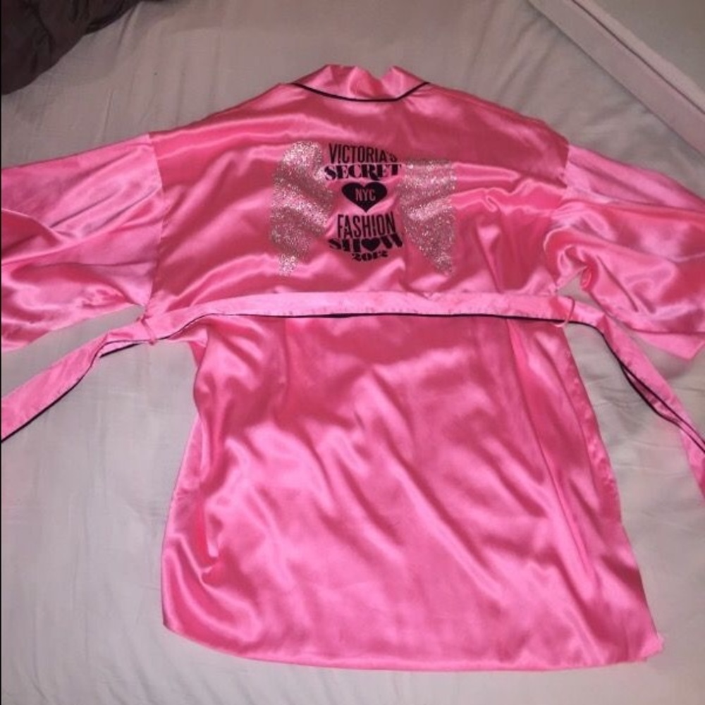 Very rare 2012 VS Fashion Show Robe