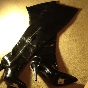SOLD ON EBAY👉👉Burberry Leather Thigh Hi Boots