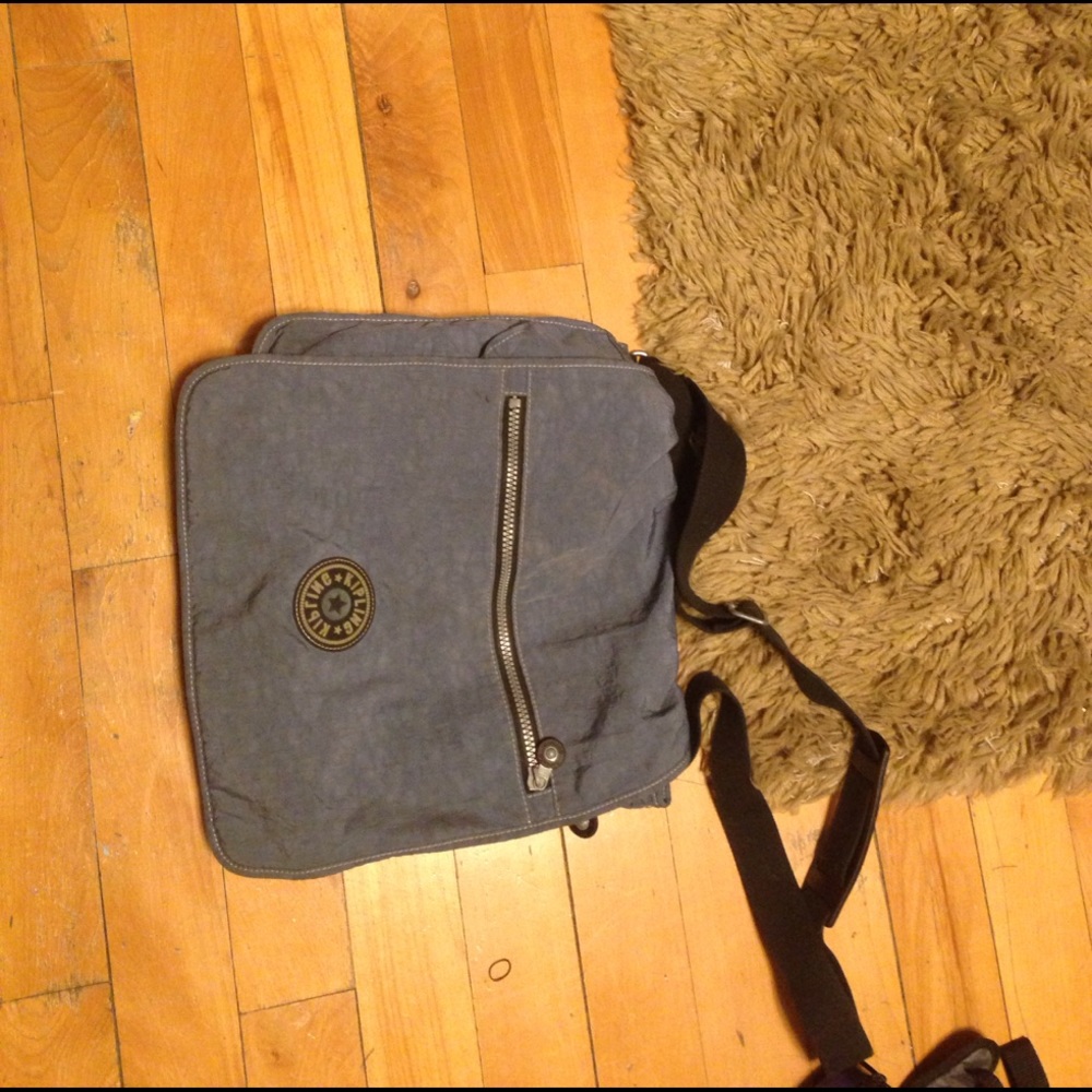 Blue kiplping cross body