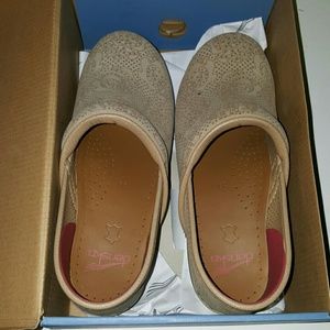 Brand in box Danskos