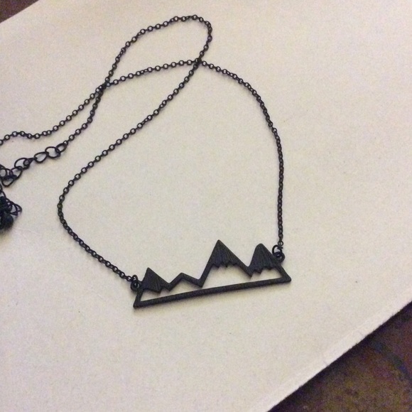 🌸 Rocky Mountain Necklace NEW 🌸 - Picture 2 of 5