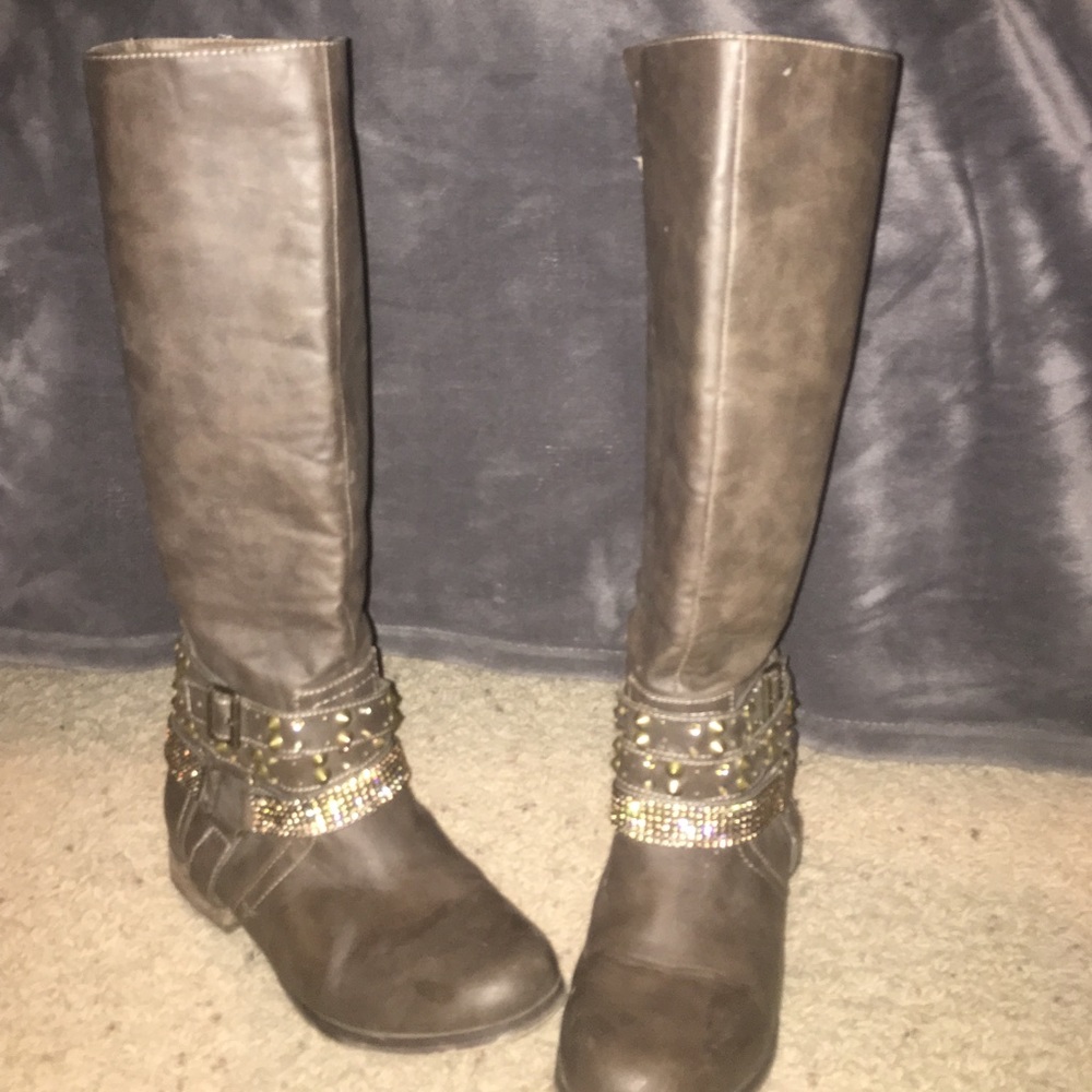 Buckle boots. Brand Not Rated size 8.5