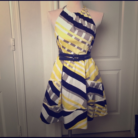 Jessica Simpson Dresses & Skirts - 💋Jessica Simpson Belted Halter Dress size 4