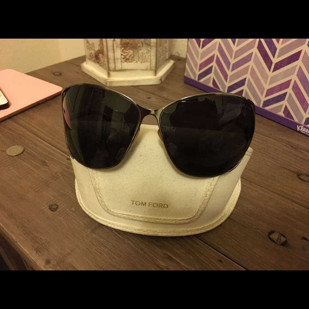 Tom Ford Anjelica oversized sunglasses.