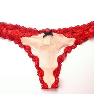 NWT Victoria's Secret Lace Trimmed Thong Medium