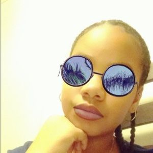 Meet your Posher, Niyla