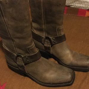 Minty BCBGIRLS all leather upper boots. Woman SZ9