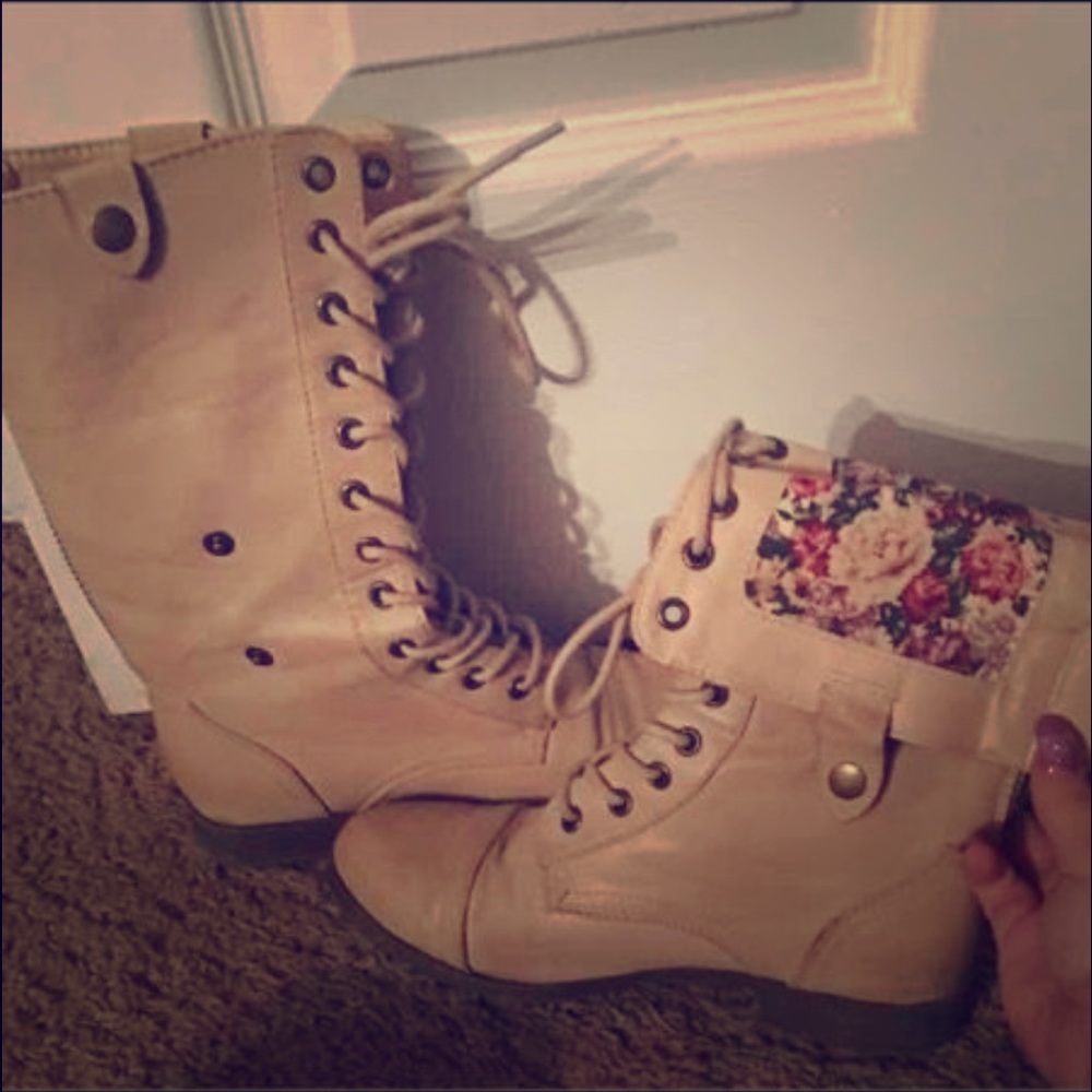 Combat adjustable boots