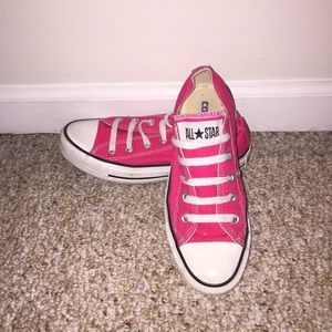Magenta Low top converse